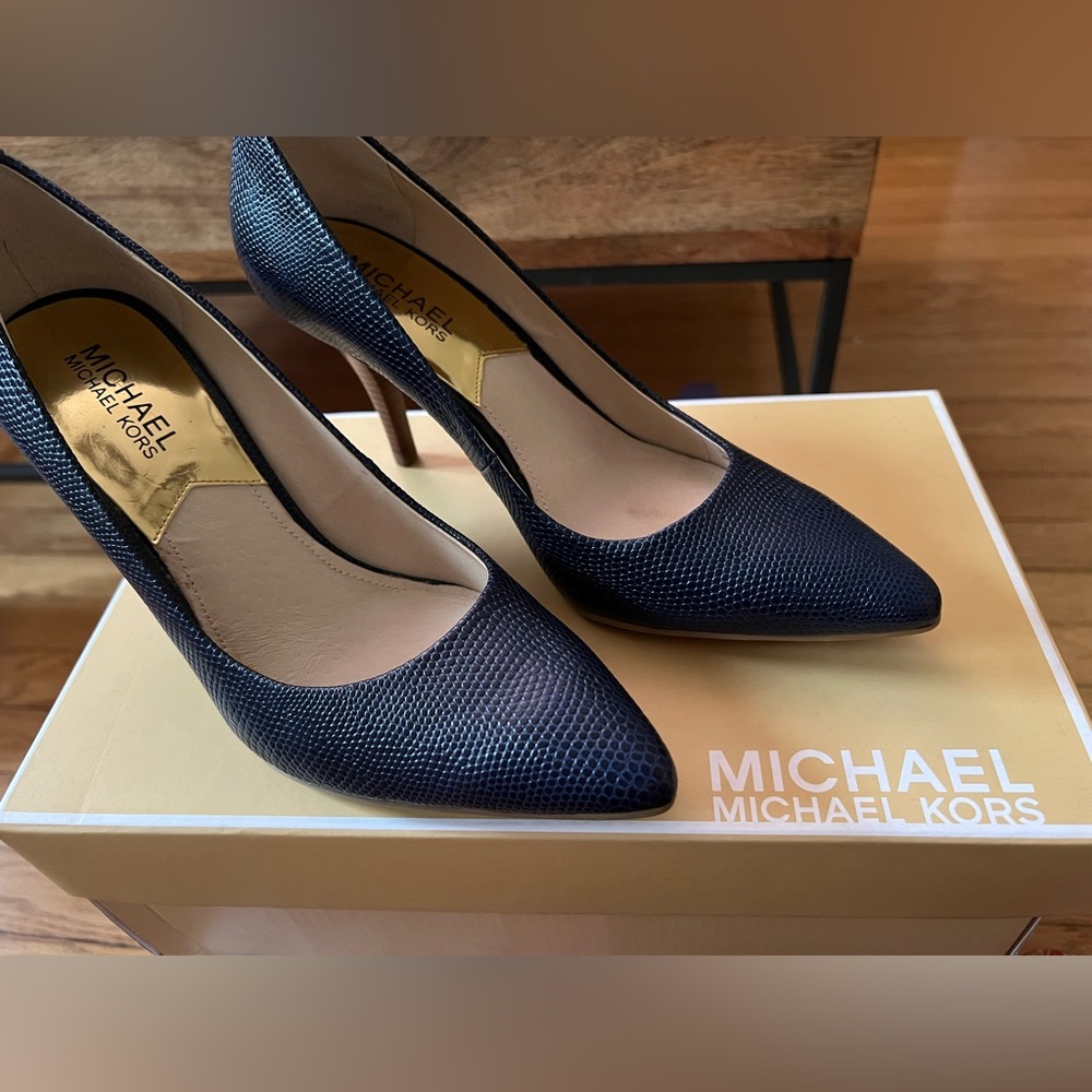 Michael Kors Navy Textured Heels